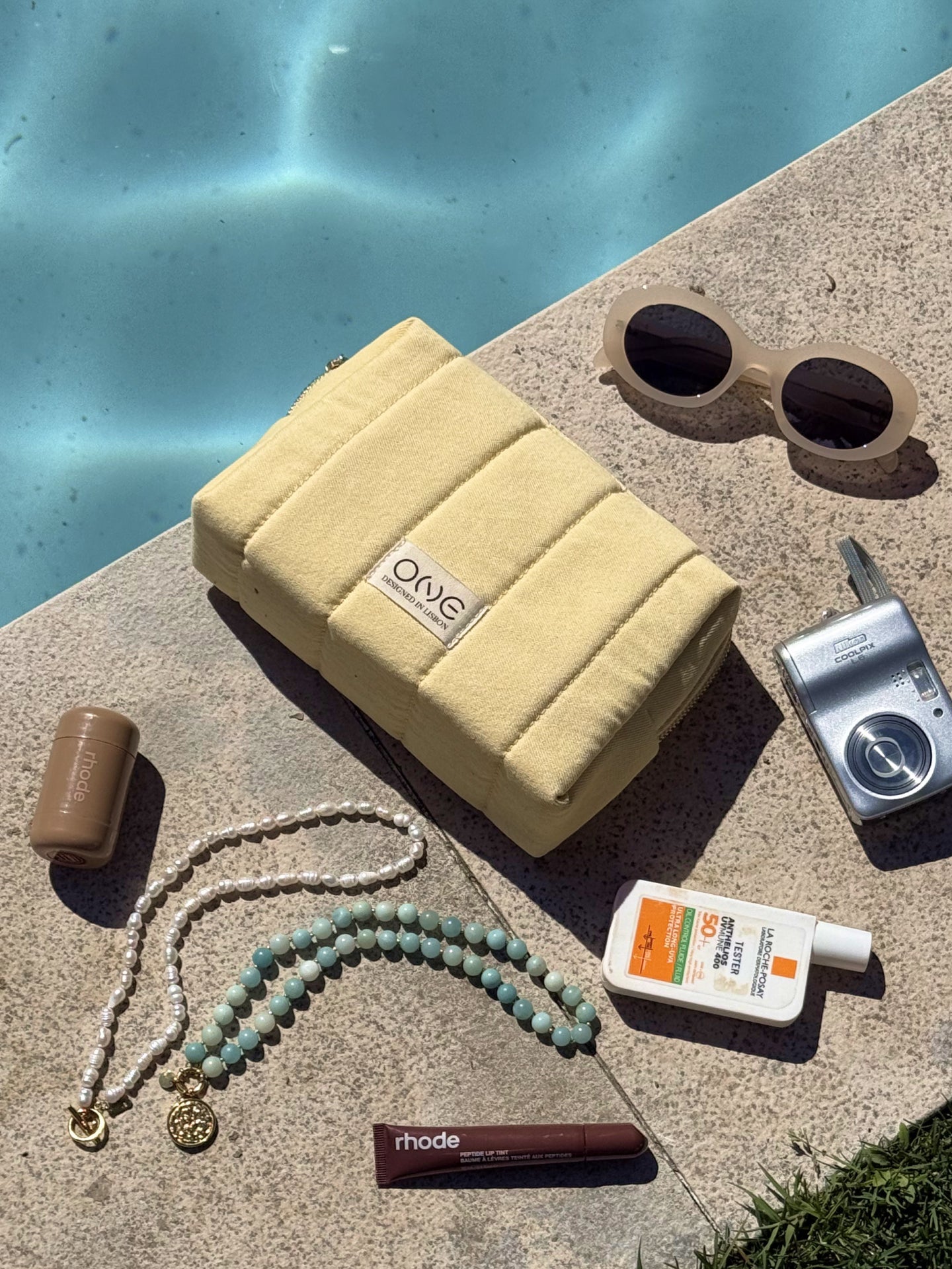 One Tropic Sun Necessaire