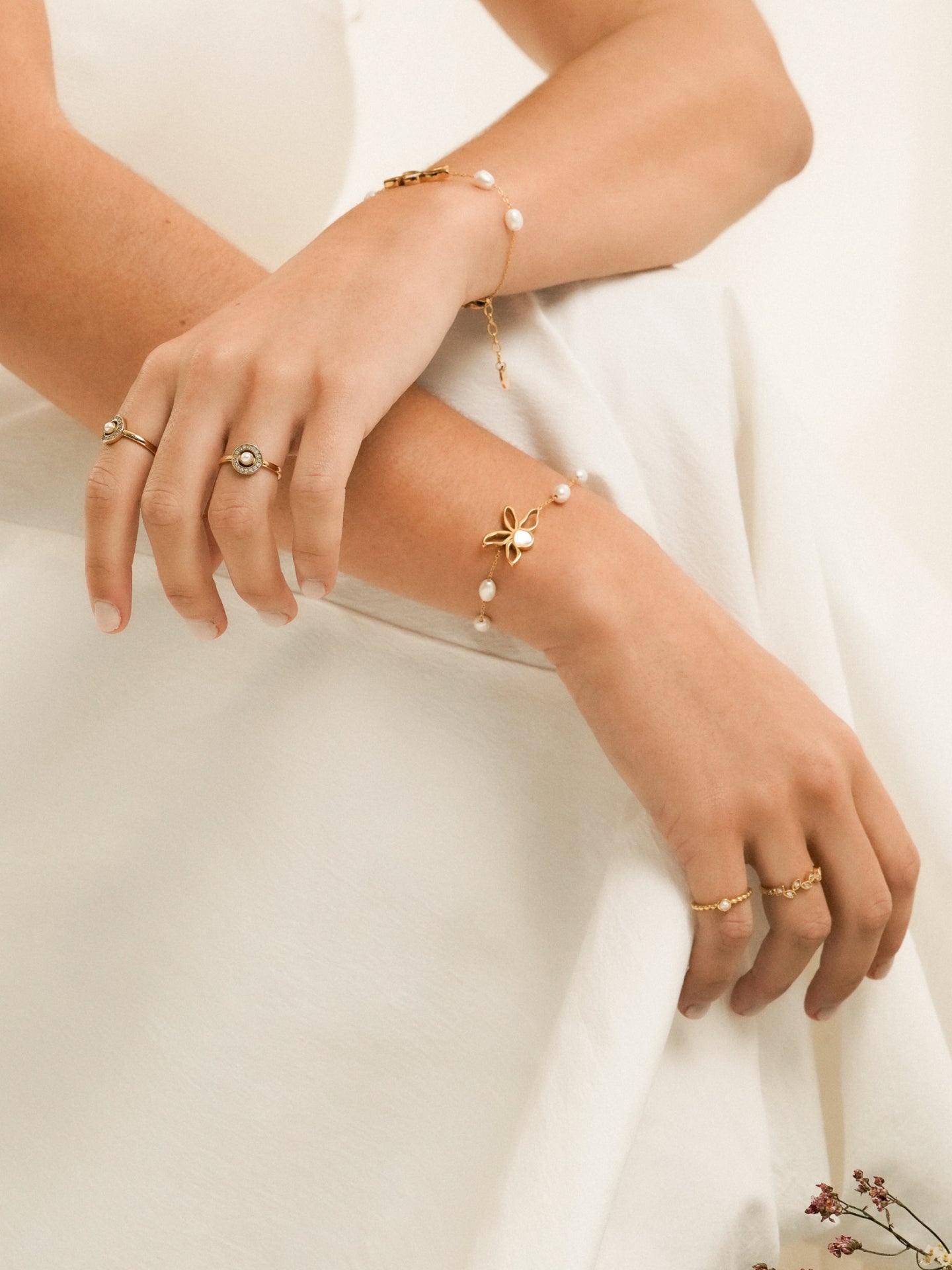 One Ophelia Pearl Ring