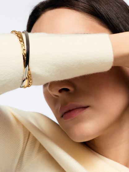 One Elysia Cuff