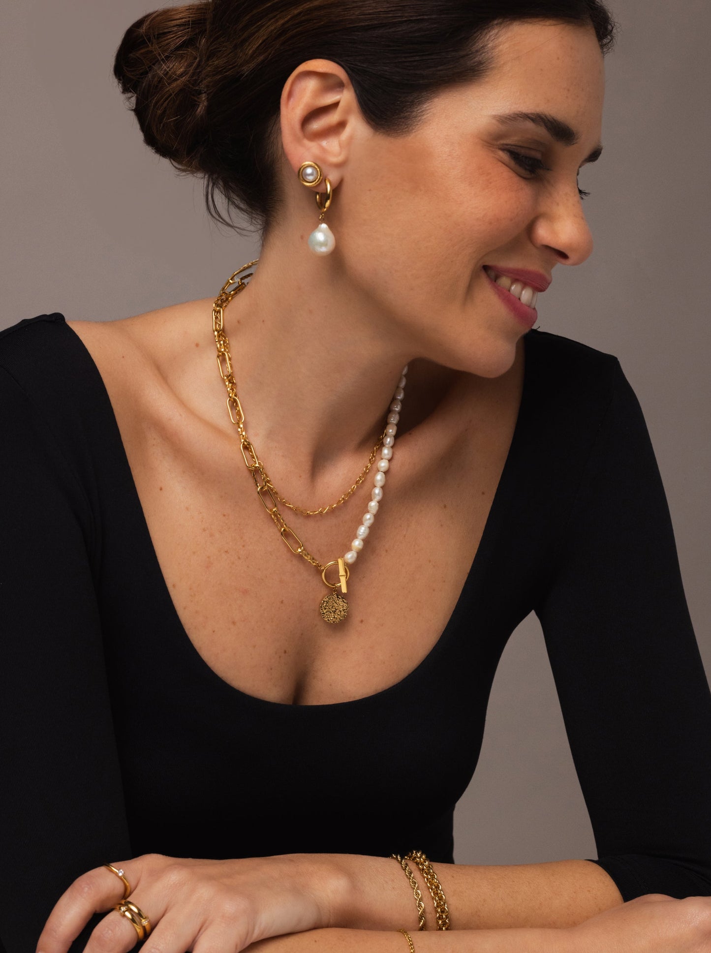 One Neckmess Pearly Necklace