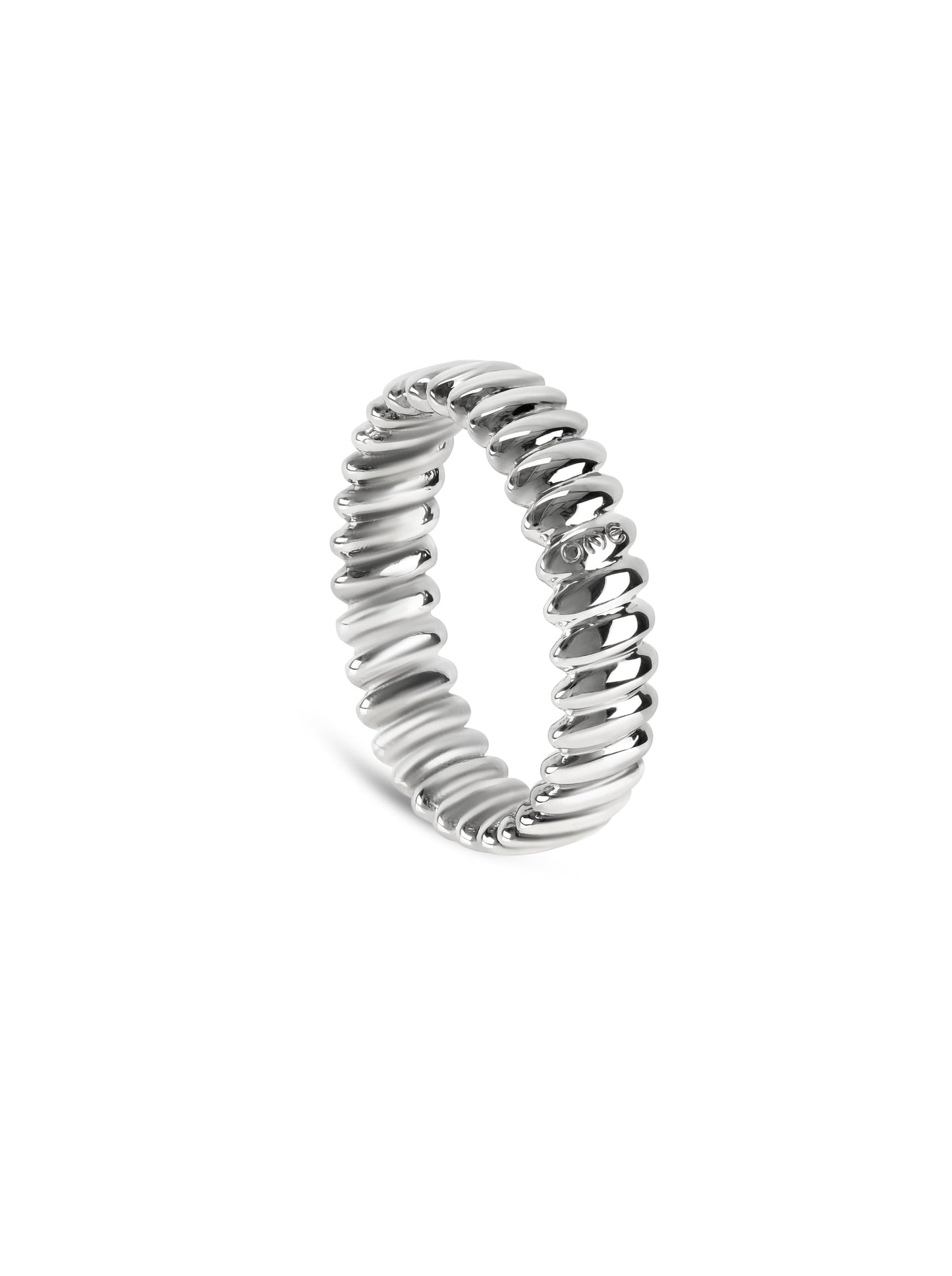 One Twisted Wavy Ring
