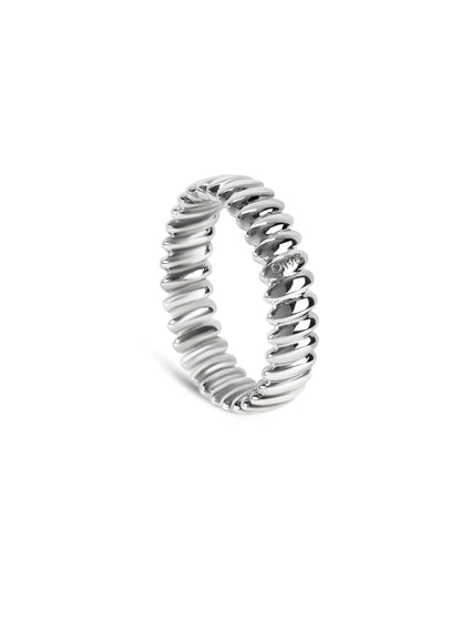 One Twisted Wavy Ring