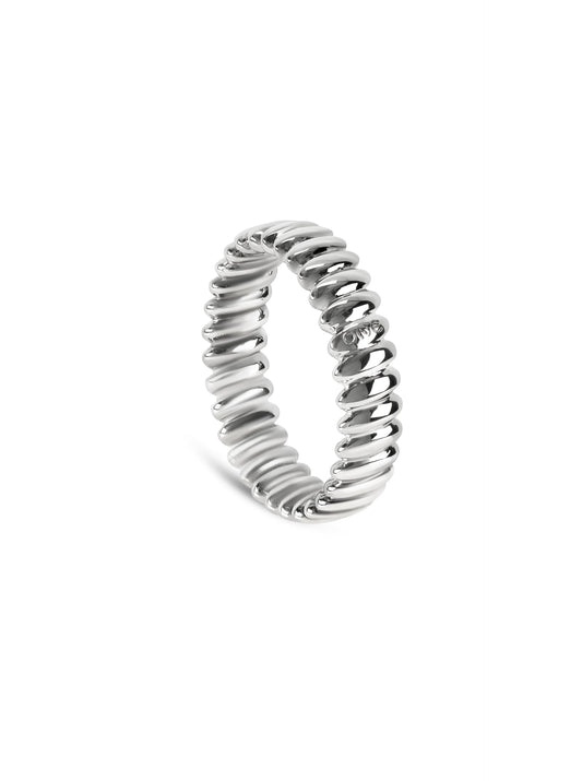 One Twisted Wavy Ring