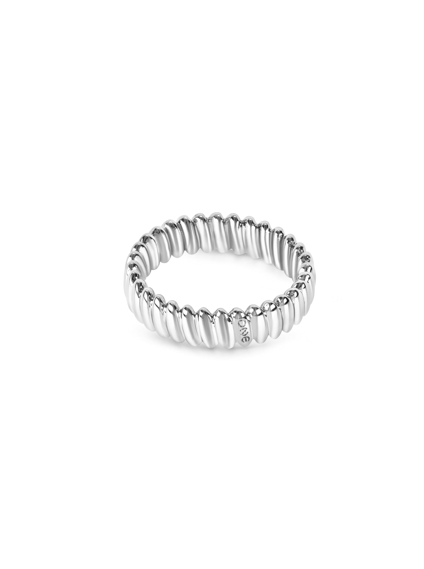 One Twisted Wavy Ring