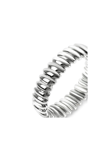 One Twisted Wavy Ring